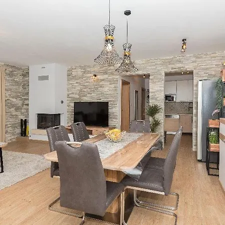 J&j Apartment Makarska